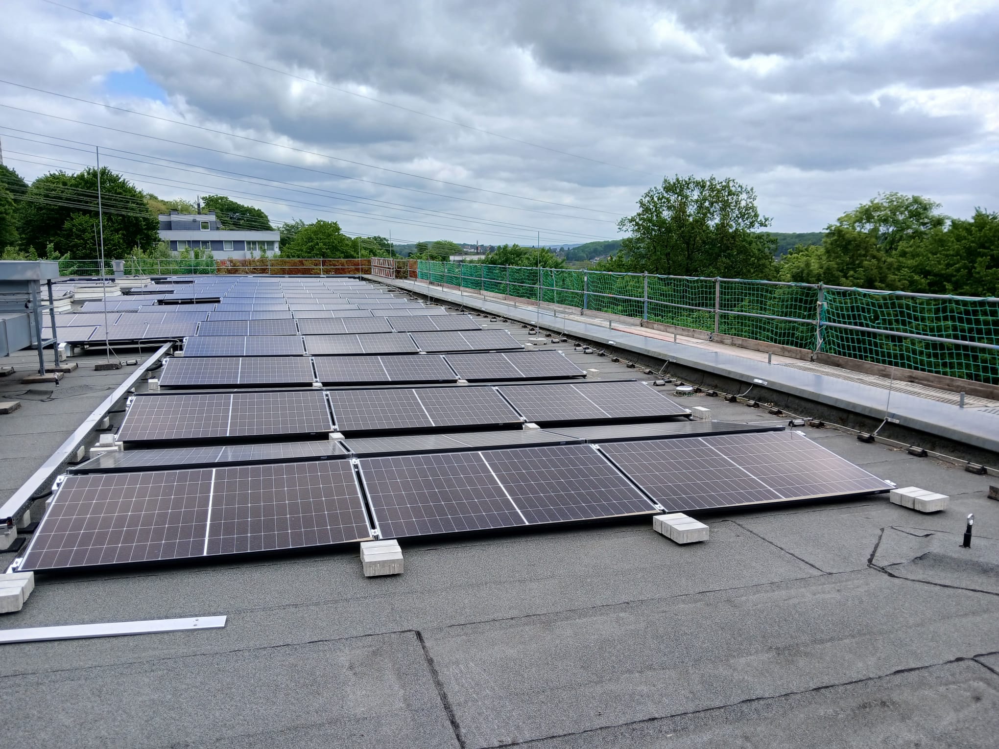 Endkontrolle einer fertig montierten Photovoltaikanlage